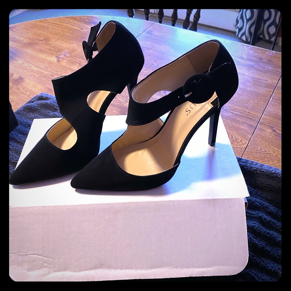 Venus: Dress Shoes